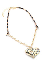 Leopar Detaylı Kalp Kolye